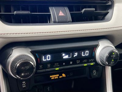 2021 Toyota RAV4 - Photo 23