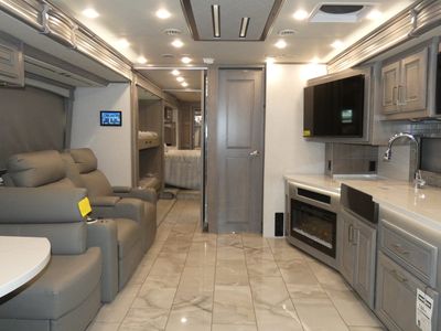2026 Fleetwood Discovery LXE - Photo 5