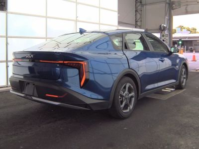 2025 Kia K4 - Photo 2