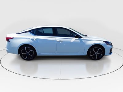 2024 Nissan Altima — photo 8 view