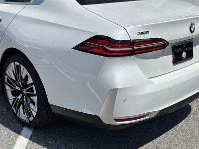 2026 BMW 5 Series — photo 8 view