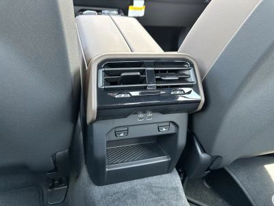2026 BMW 5 Series — photo 15 view
