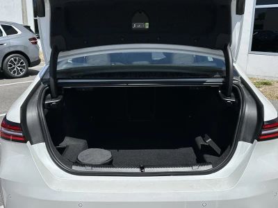 2026 BMW 5 Series — photo 9 view