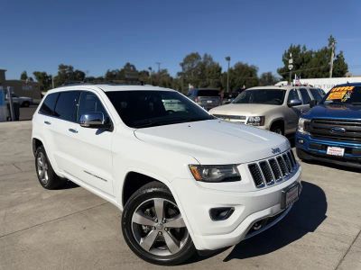2014 Jeep Grand Cherokee in White — front three-quarter view