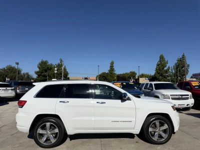 2014 Jeep Grand Cherokee — side profile view