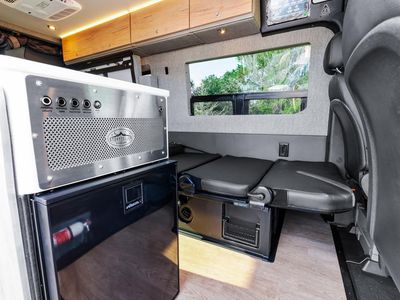 2025 Storyteller Overland - Photo 9