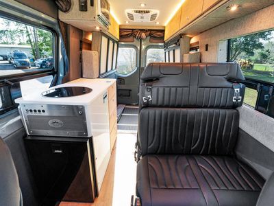 2025 Storyteller Overland - Photo 22