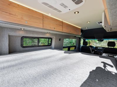 2025 Storyteller Overland - Photo 17