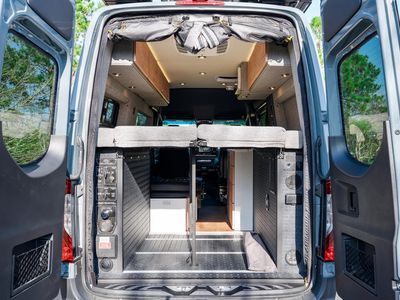 2025 Storyteller Overland - Photo 16