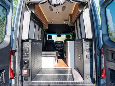2025 Storyteller Overland - Photo 13