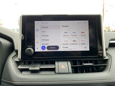 2025 Toyota RAV4 XLE - Photo 21