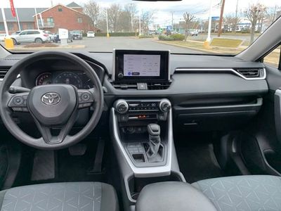2025 Toyota RAV4 XLE - Photo 16