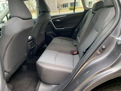2025 Toyota RAV4 XLE - Photo 27
