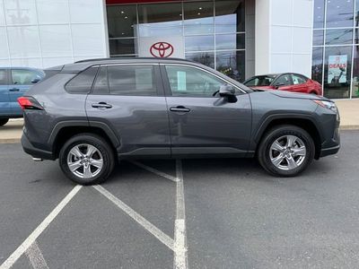 2025 Toyota RAV4 XLE - Photo 3