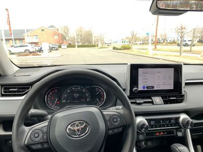2025 Toyota RAV4 XLE - Photo 17