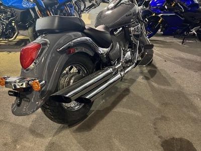 2025 Suzuki Boulevard C50 - Photo 3