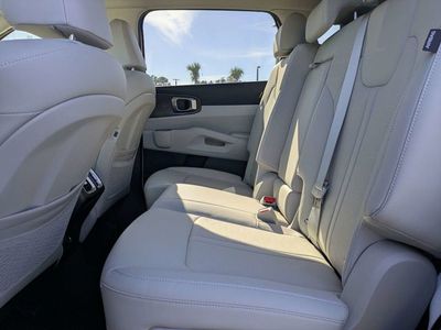 2025 Kia Sorento — photo 13 view