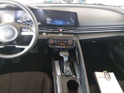 2024 Hyundai Elantra - Photo 16