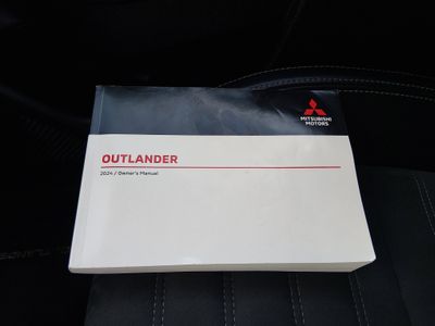 2024 Mitsubishi Outlander Plug-In Hybrid — photo 21 view
