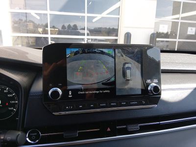 2024 Mitsubishi Outlander Plug-In Hybrid — photo 17 view