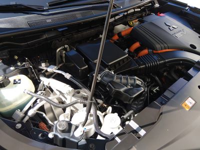2024 Mitsubishi Outlander Plug-In Hybrid — photo 9 view