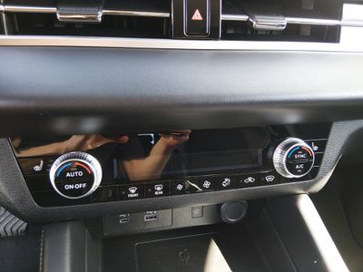 2024 Mitsubishi Outlander Plug-In Hybrid — photo 20 view