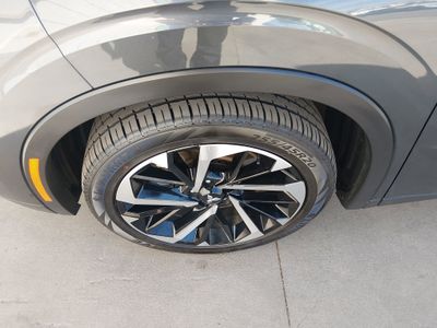 2024 Mitsubishi Outlander Plug-In Hybrid — photo 10 view