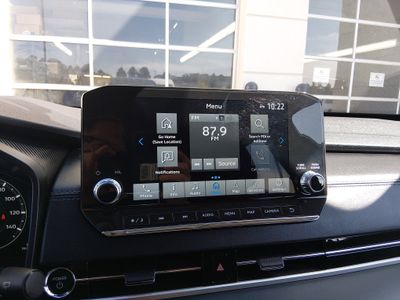 2024 Mitsubishi Outlander Plug-In Hybrid — photo 18 view