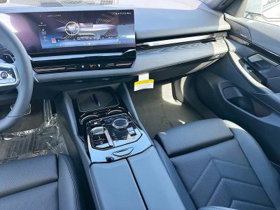 2026 BMW 5 Series — photo 18 view