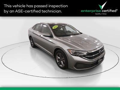 2024 Volkswagen Jetta SE Auto — front three-quarter view