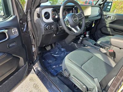 2025 Jeep Wrangler — photo 14 view