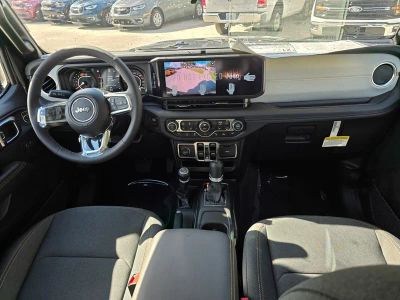 2025 Jeep Wrangler — photo 31 view
