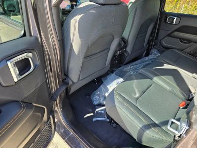 2025 Jeep Wrangler — photo 26 view