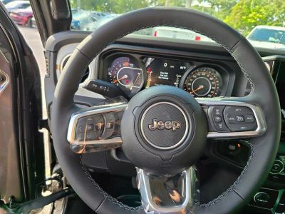 2025 Jeep Wrangler — photo 16 view