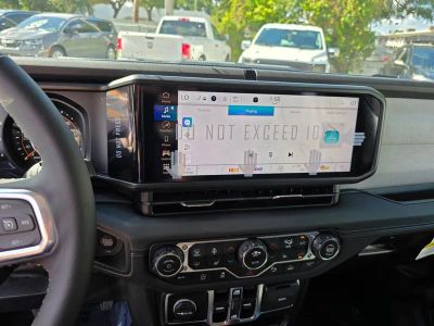 2025 Jeep Wrangler — photo 20 view