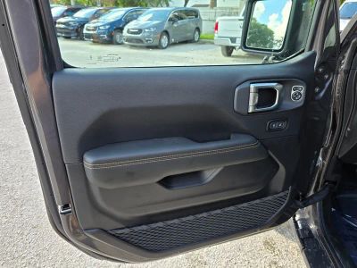 2025 Jeep Wrangler — photo 12 view