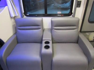 2023 Thor Motor Coach OMNI - Photo 15