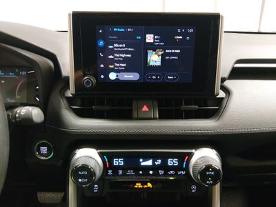 2024 Toyota RAV4 - Photo 17