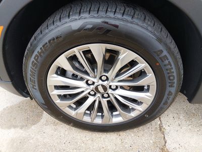 2025 Cadillac XT4 — photo 10 view