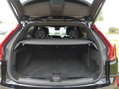 2025 Cadillac XT4 — photo 11 view