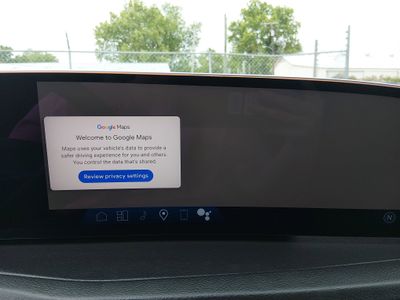 2025 Cadillac XT4 — photo 17 view