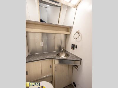 2023 Airstream Flying Cloud - Photo 13