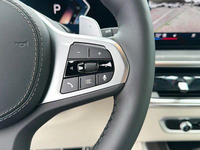 2026 BMW X5 — photo 39 view