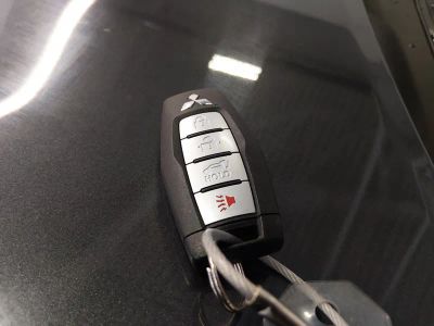 2024 Mitsubishi Outlander Plug-In Hybrid — photo 15 view