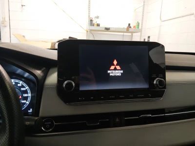 2024 Mitsubishi Outlander Plug-In Hybrid — photo 18 view