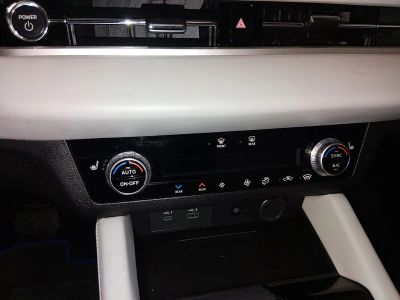2024 Mitsubishi Outlander Plug-In Hybrid — photo 20 view