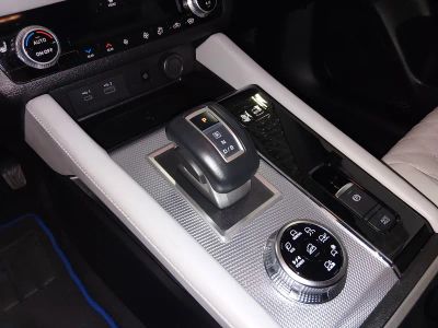 2024 Mitsubishi Outlander Plug-In Hybrid — photo 19 view