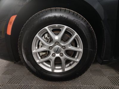 2024 Chrysler Pacifica — photo 10 view