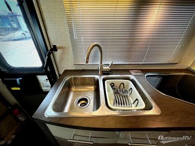 2017 Itasca Navion - Photo 12