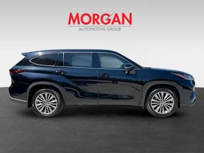 2024 Toyota Highlander — side profile view